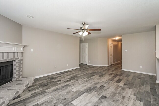 Building Photo - 5105 Raymond Dr