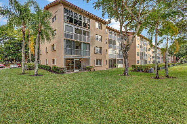 Building Photo - 12850 SW 4th Ct