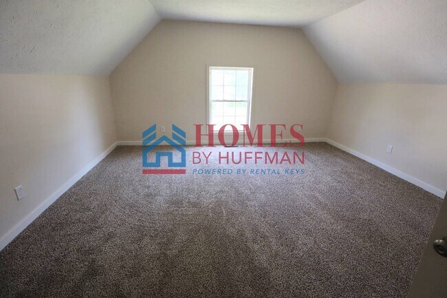 Building Photo - Two Bedroom House | Updated w/ Appliances