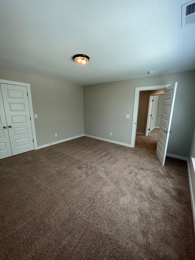 Building Photo - Home for Rent in Weaver, AL!!! View with 4...