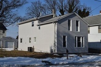 Building Photo - 912 W 2nd St