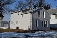 Building Photo - 912 W 2nd St