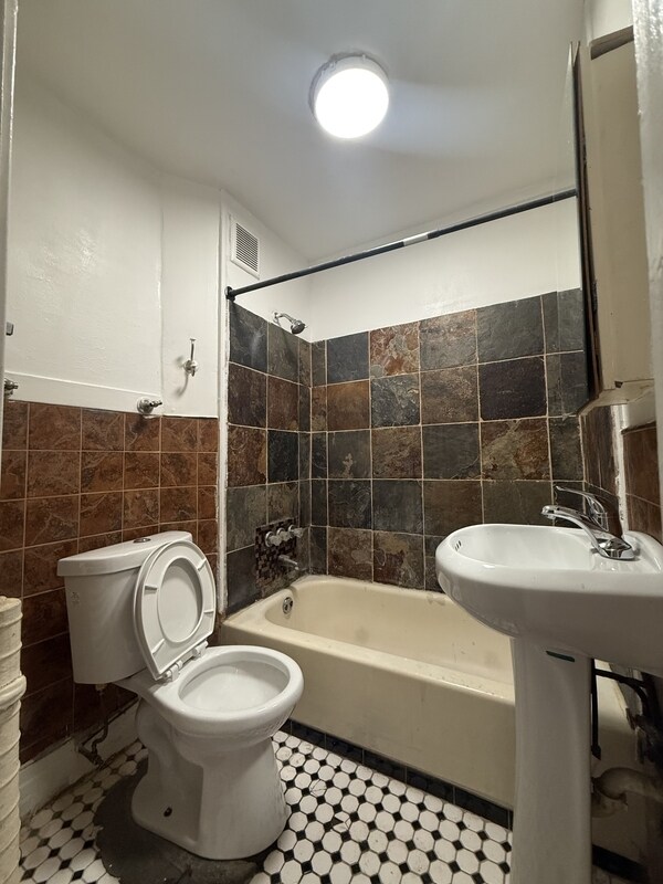 Building Photo - 484 Washington Ave