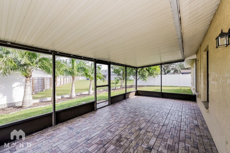 Building Photo - 6529 Seafairer Dr