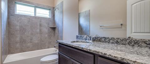 Building Photo - 2025 Lake Vista Dr