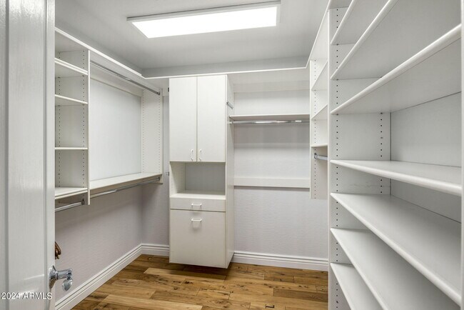 Building Photo - 10912 E Butherus Dr