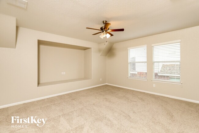 Building Photo - 2204 Oak Valley