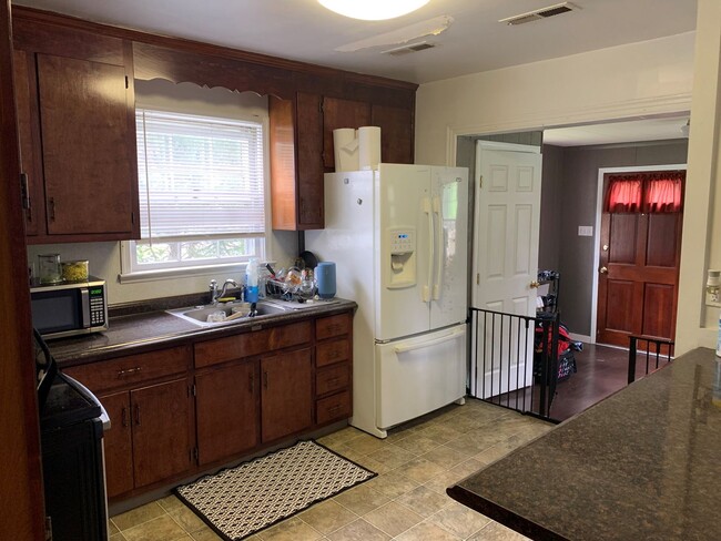 Building Photo - Bungalow style home off of Staples Mill on...