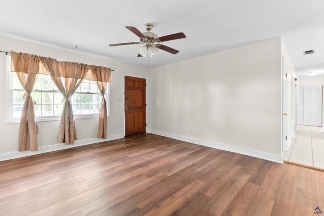 Building Photo - 846 S Forest Lake Dr