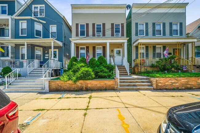 Primary Photo - 34 E 5th St