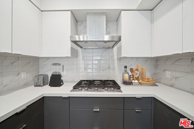 Building Photo - 1051 S Corning St