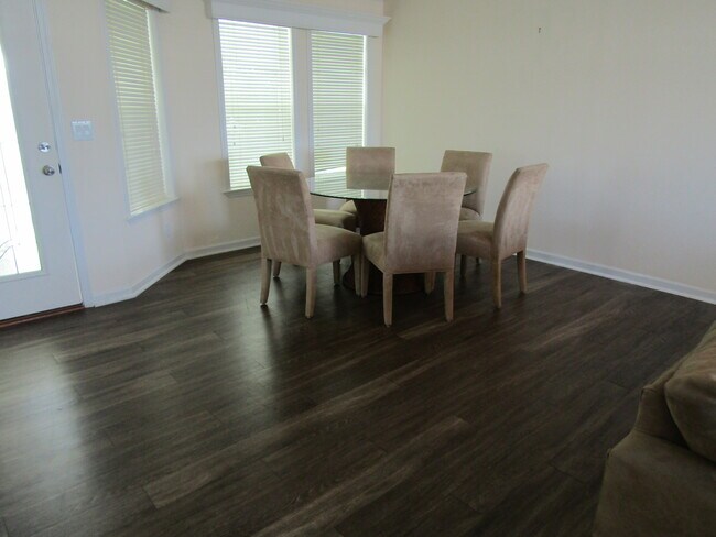 Building Photo - 37 Jurua Ct