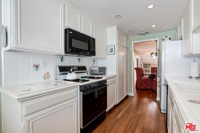 Building Photo - 17171 Palisades Cir