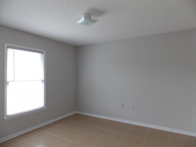 Building Photo - 140 Lanier Dr