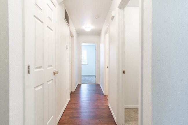 Building Photo - 1020 NE D St