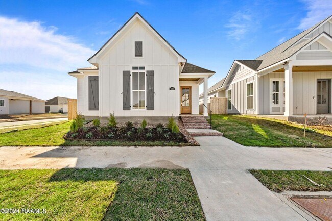 Building Photo - 128 Oak Village Dr