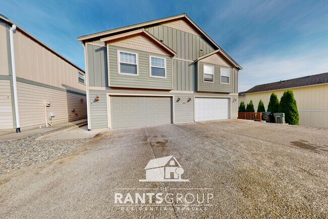 Building Photo - 837R