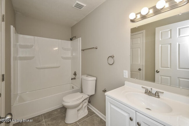 Building Photo - 5613 Ree Dr