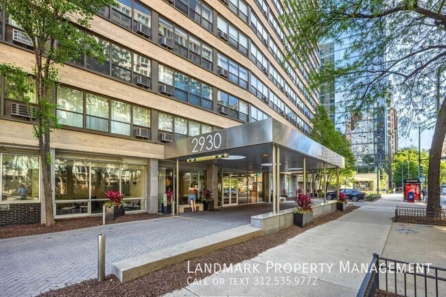 Building Photo - 2930 N Sheridan Rd