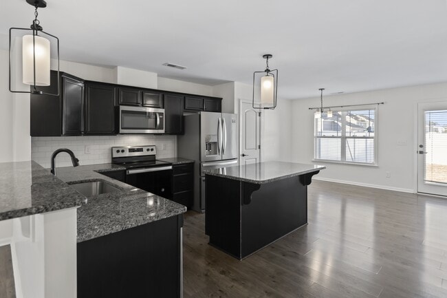 Building Photo - 704 Jade Ln