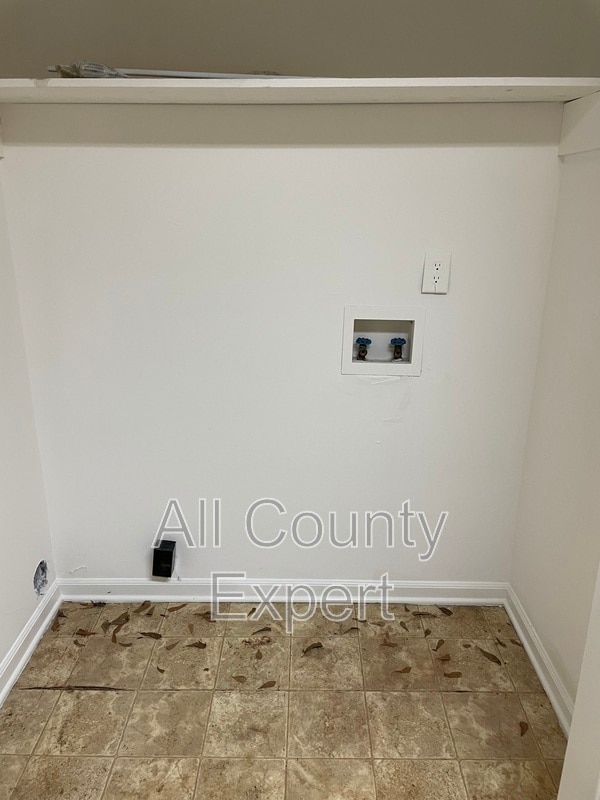 Building Photo - 1042 Chestnut Oak Ct NE