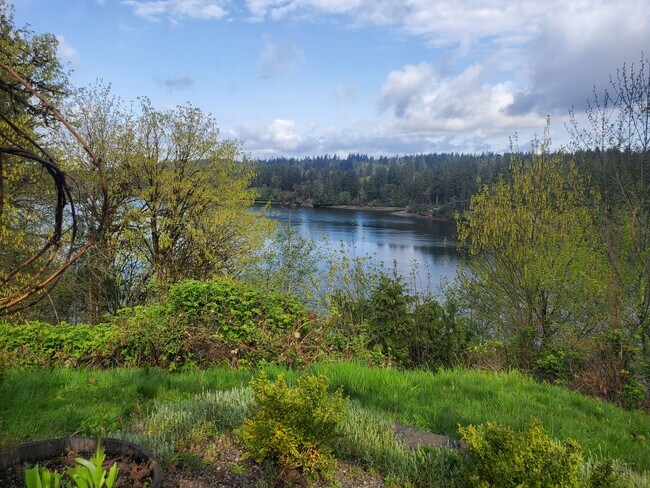 Building Photo - Beautiful home over the Hammersley Inlet