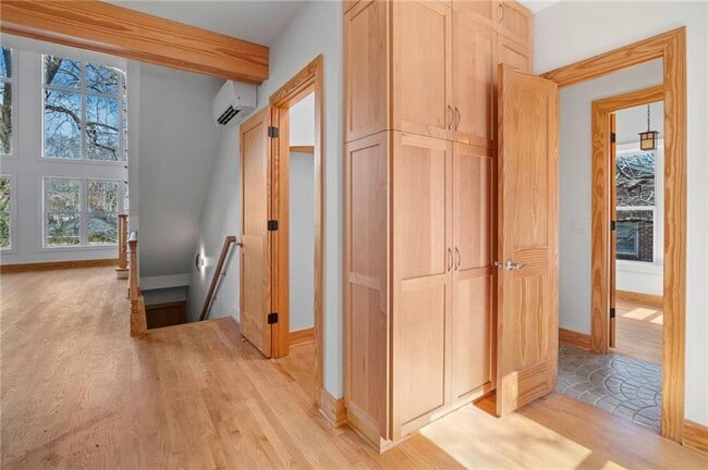 Building Photo - 1008 Courtenay Dr NE