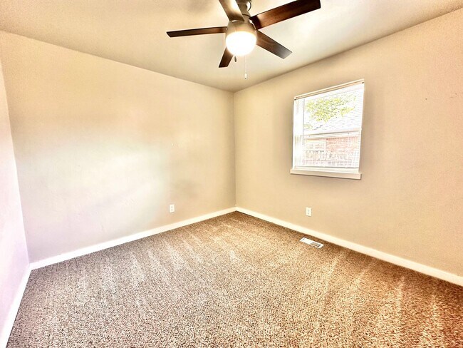 Building Photo - 4 Bed Spacious Midwest city House - Move in Deposit-Free! (If Qualified)