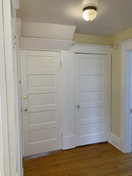 Building Photo - 628 37th St