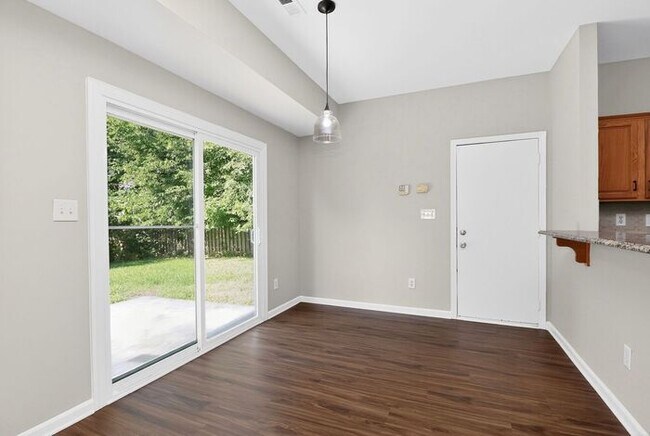 Building Photo - Recently Updated 4BD/2.5BA Home in Melbourne Community of Huntersville!