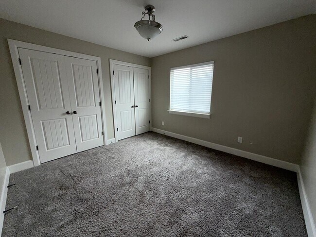 Building Photo - 783 Meadow Side Dr