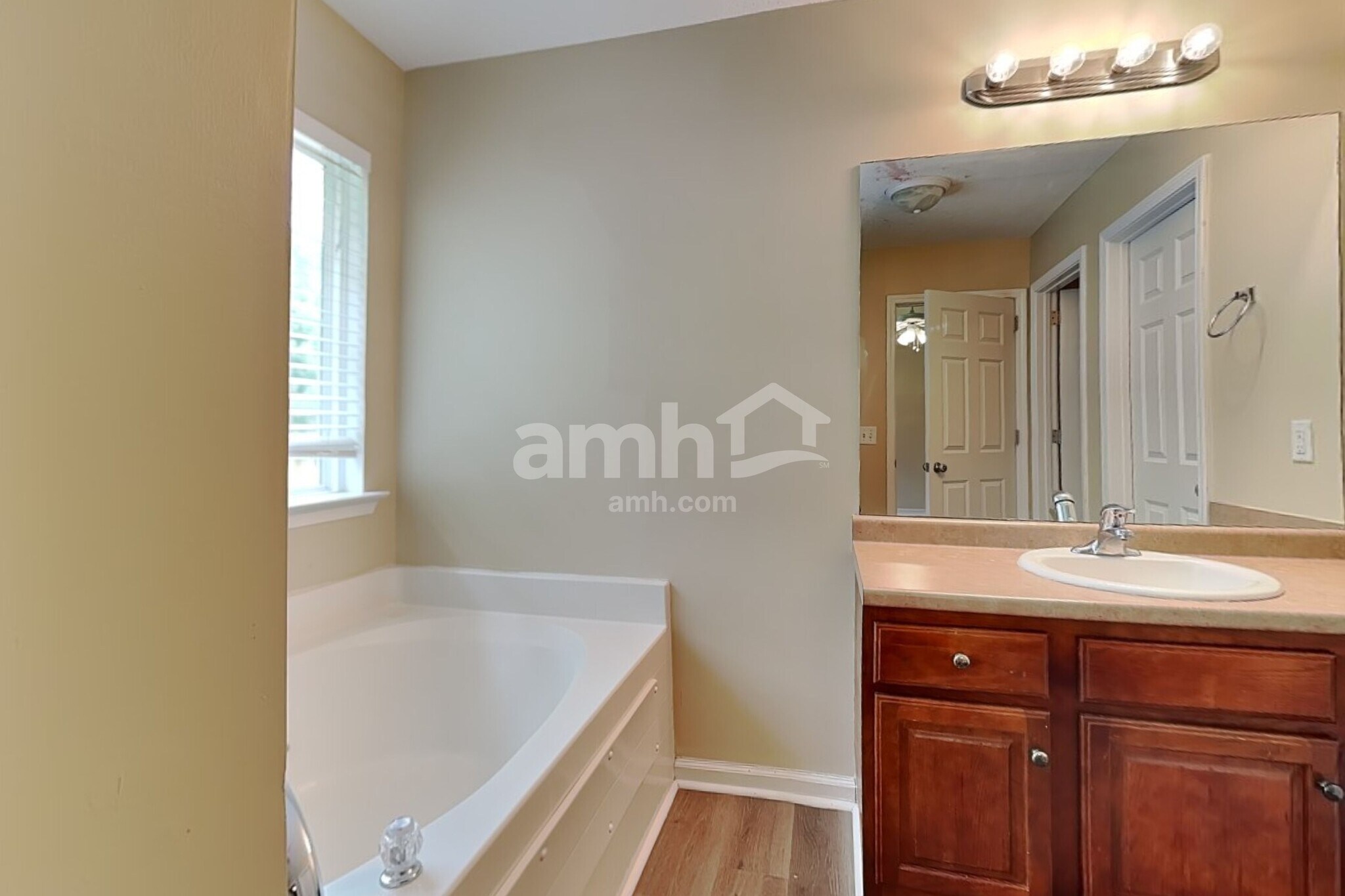 Building Photo - 57 Springwater Dr