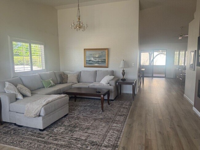 Building Photo - Lovely updated 3 bed 2 bath home in Leisur...