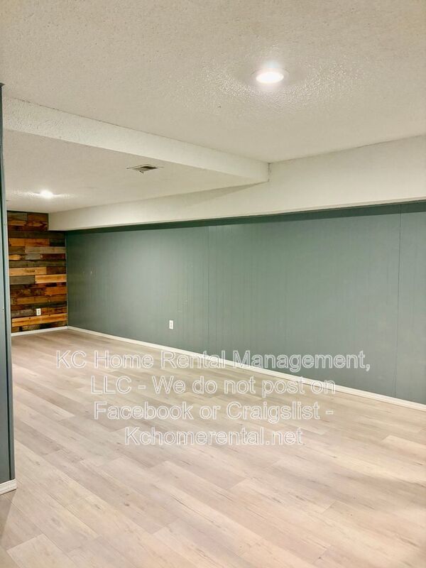 Building Photo - 8027 N Stoddard Ave