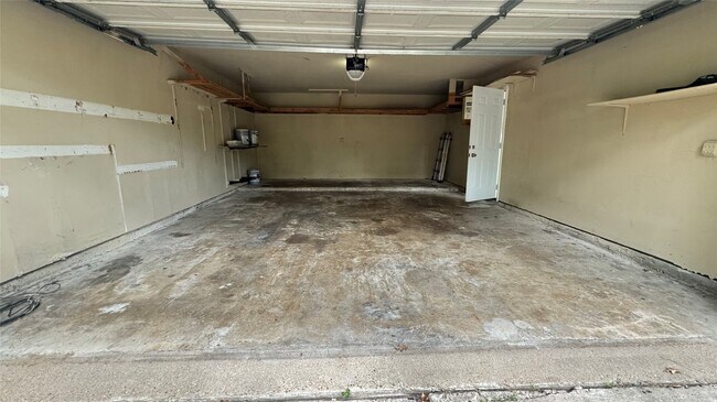 Building Photo - 3303 Glen Spring Dr
