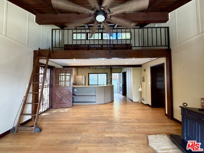 Building Photo - 6871 Pacific View Dr