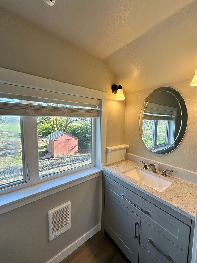 Building Photo - $500 OFF Move in Costs!!