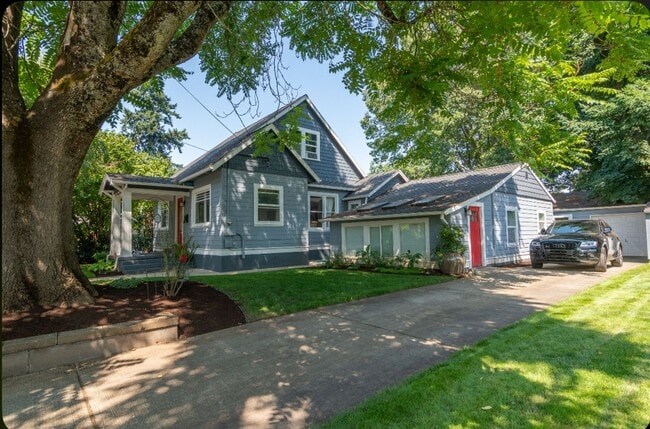 Building Photo - 6406 SE 44th Ave