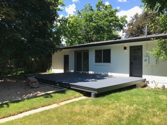 Building Photo - 4 Bed 2 Bath Home in South Boulder!