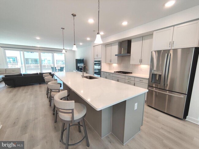 Building Photo - 5002 Longmire Wy