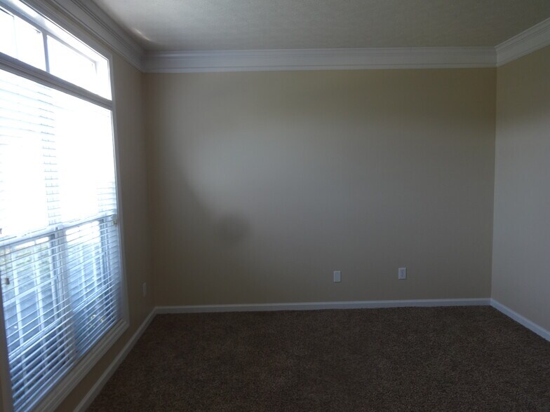 Building Photo - 834 Glen Abbey Dr