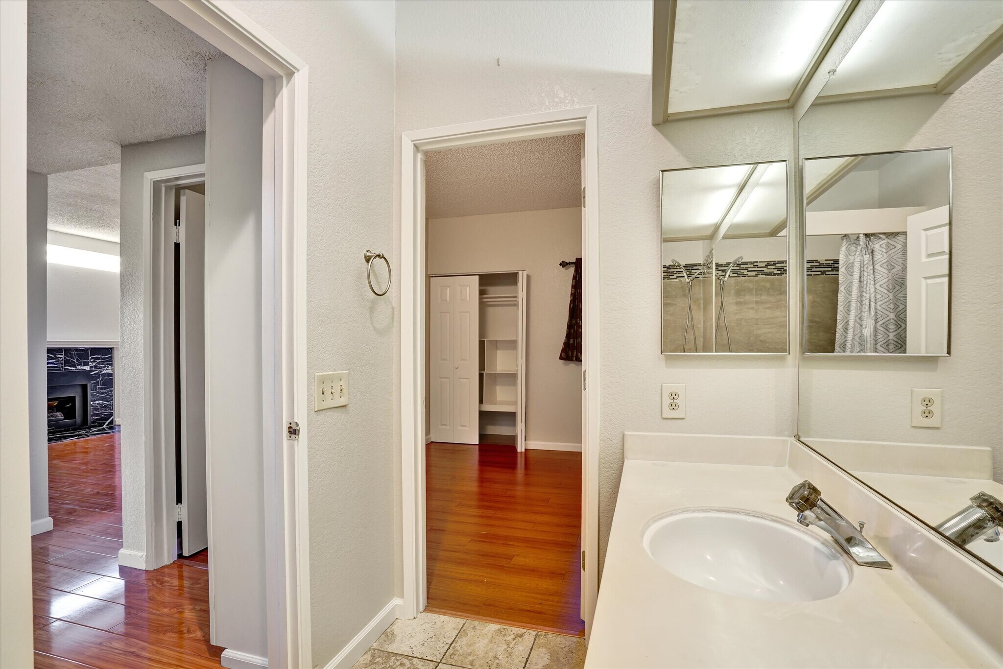 Building Photo - 3402 Pinewood Terrace