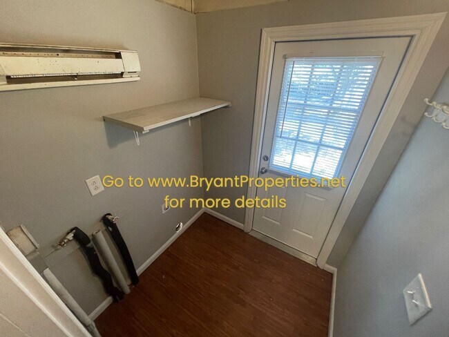 Building Photo - 912 Bryan St