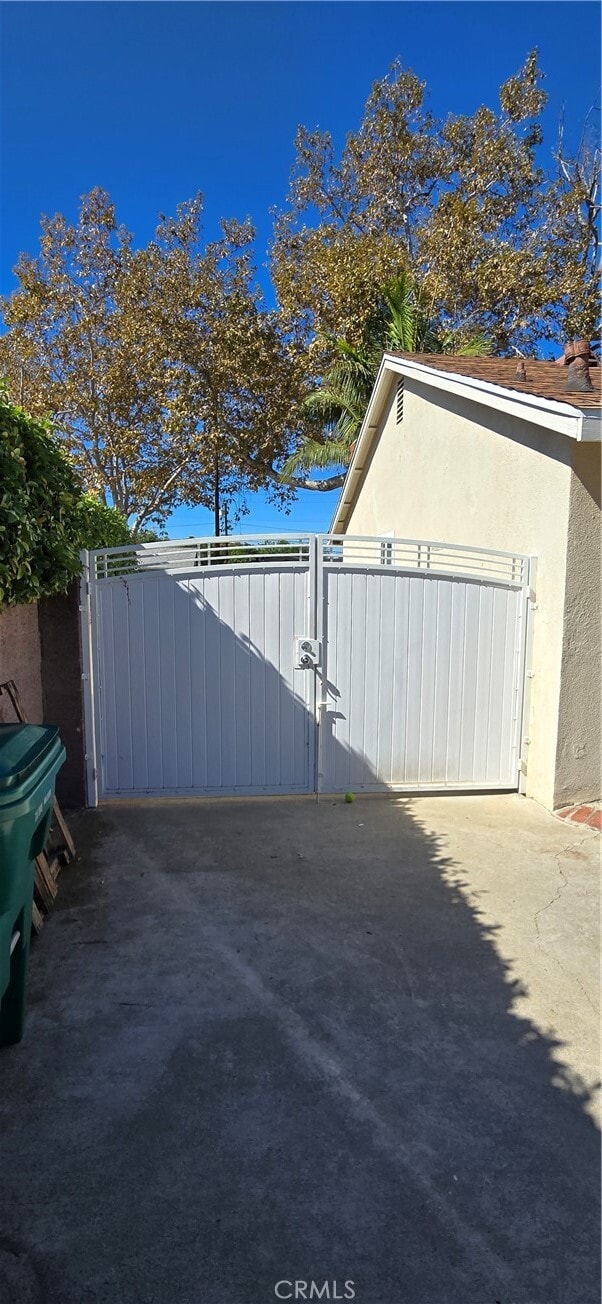 Building Photo - 3244 Hackett Ave