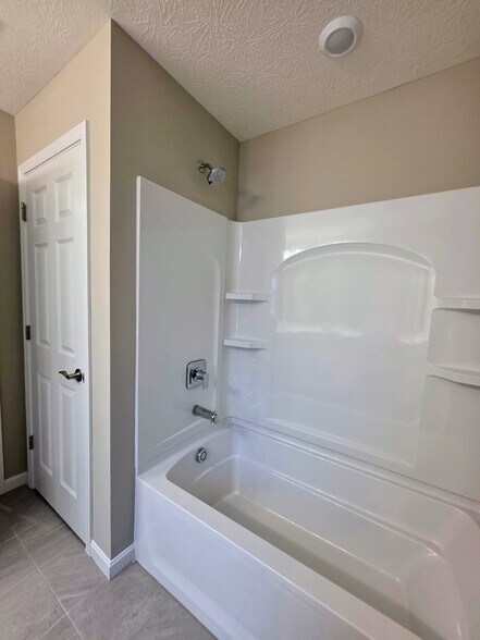 Building Photo - 7235 Grandway Dr