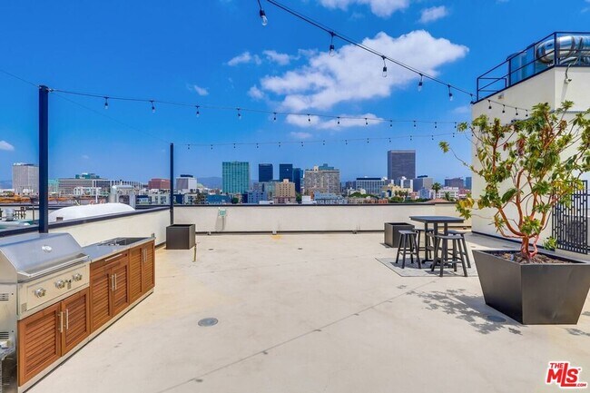 Building Photo - 3279 San Marino St