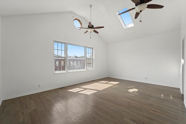 Building Photo - 1156 W 19th Pl