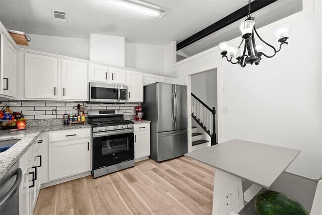 Building Photo - 6338 Stablewood Way