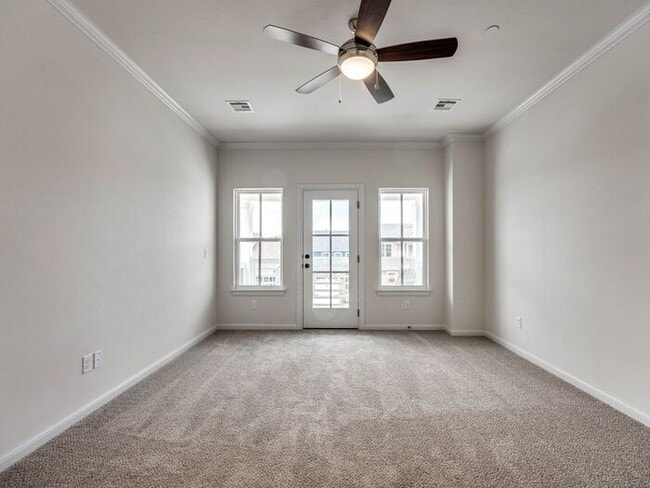 Building Photo - Luxury, Zero Maintenance Living in Edmond!