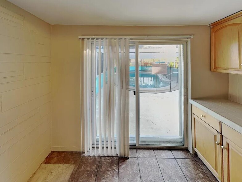 Building Photo - 3300 N 46th Ave